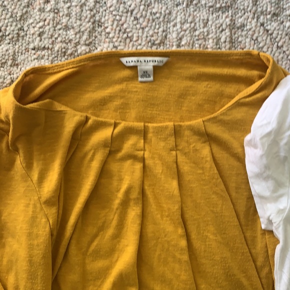 Lot of 4 shirts.  Sizes Xsmall, Small, and Medium - Picture 3 of 5